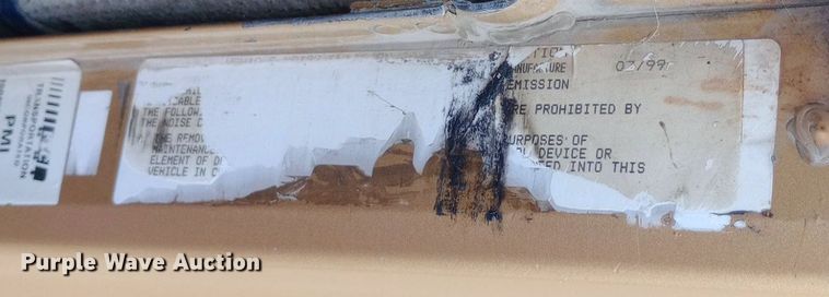 image for item DQ7211 2000 Freightliner  FLD semi truck