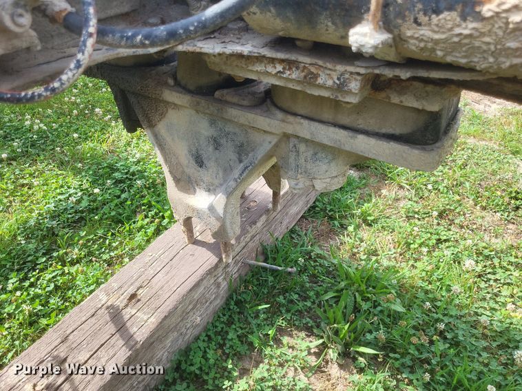 image for item DR4828 1992 Ford  LT9000 truck cab and chassis