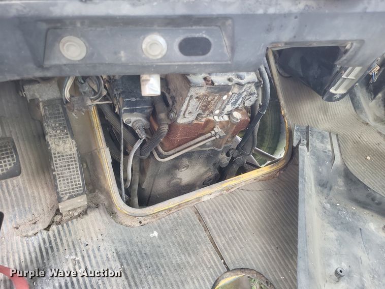 image for item DR4828 1992 Ford  LT9000 truck cab and chassis