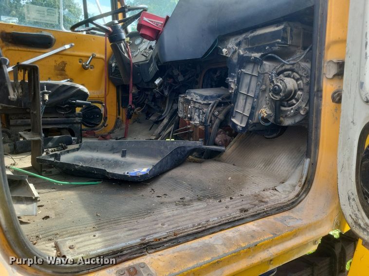 image for item DR4828 1992 Ford  LT9000 truck cab and chassis