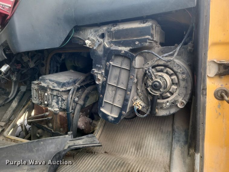 image for item DR4828 1992 Ford  LT9000 truck cab and chassis