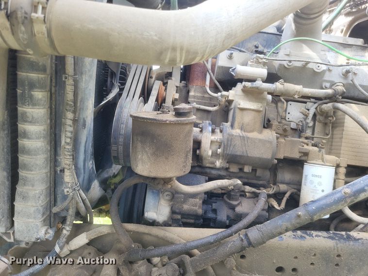 image for item DR4828 1992 Ford  LT9000 truck cab and chassis