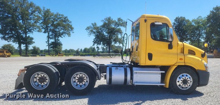 image for item DR4849 2017 Freightliner  Cascadia 113 semi truck