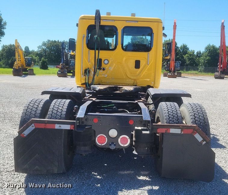 image for item DR4849 2017 Freightliner  Cascadia 113 semi truck