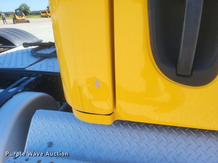 image for item DR4849 2017 Freightliner  Cascadia 113 semi truck