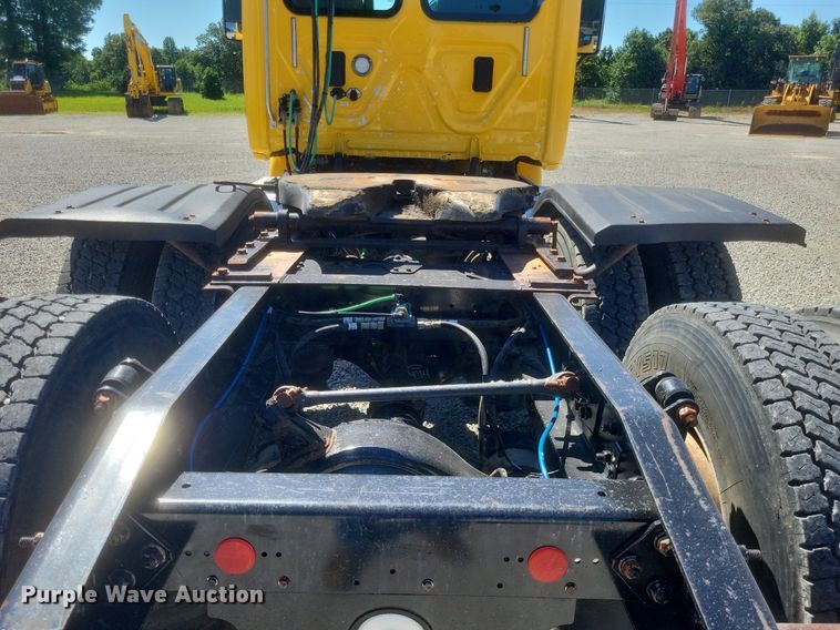 image for item DR4849 2017 Freightliner  Cascadia 113 semi truck