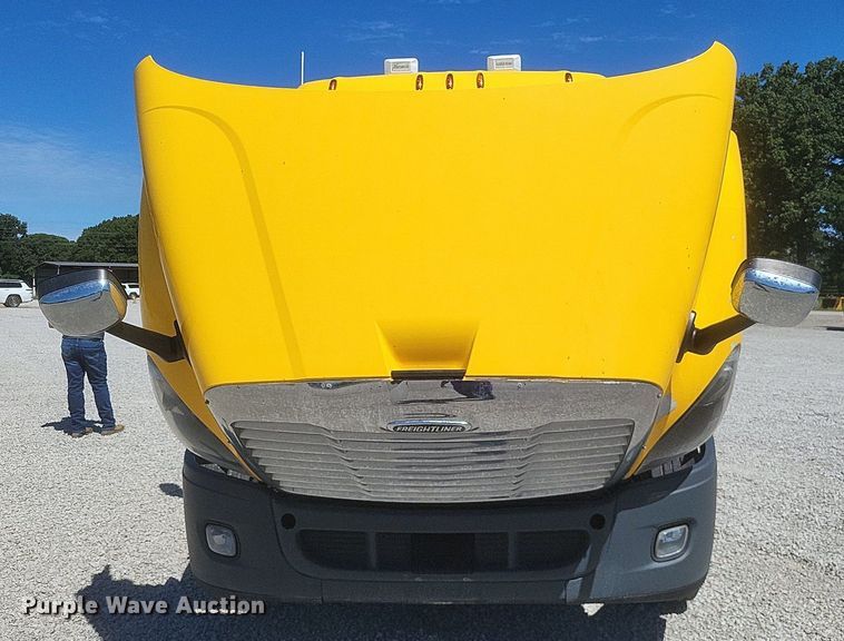 image for item DR4849 2017 Freightliner  Cascadia 113 semi truck