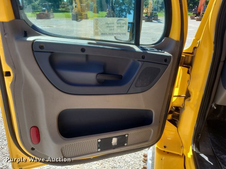 image for item DR4849 2017 Freightliner  Cascadia 113 semi truck