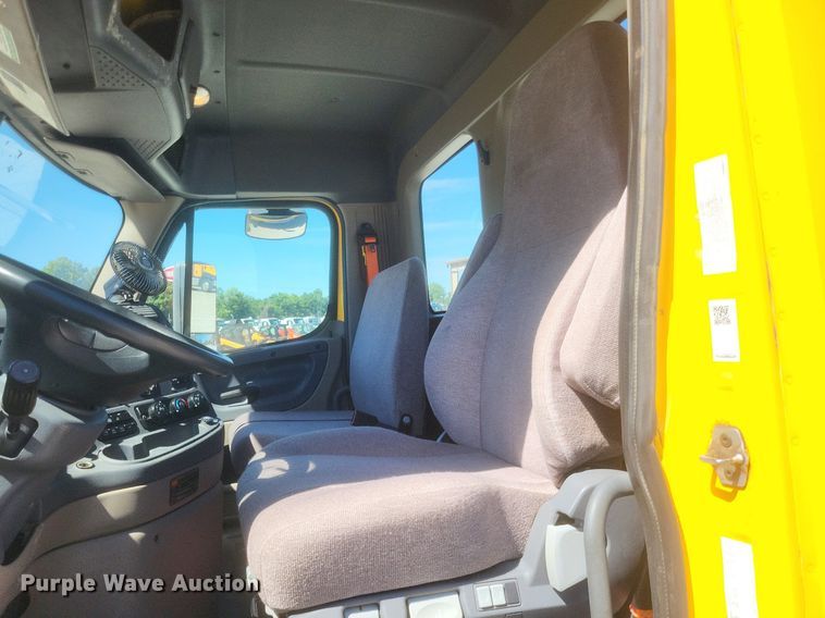 image for item DR4849 2017 Freightliner  Cascadia 113 semi truck