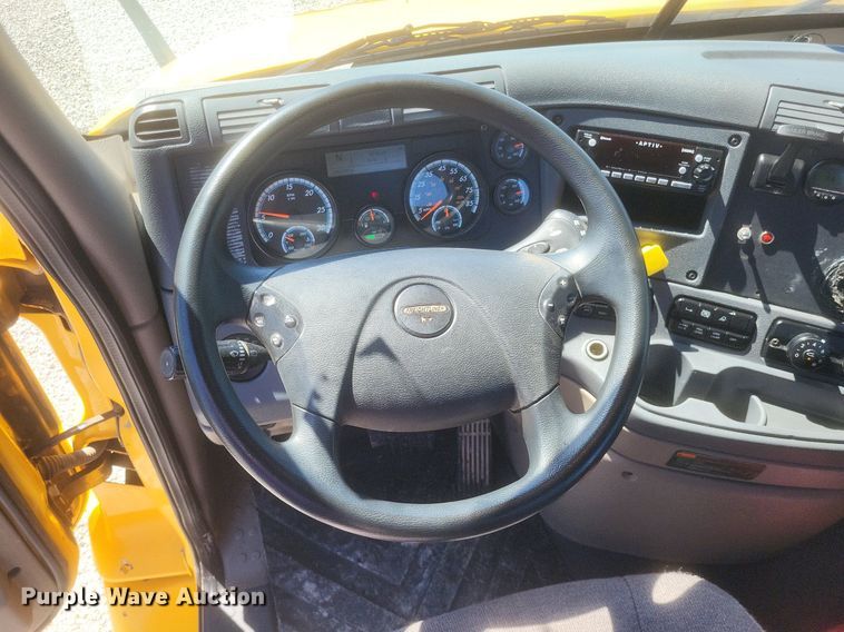 image for item DR4849 2017 Freightliner  Cascadia 113 semi truck