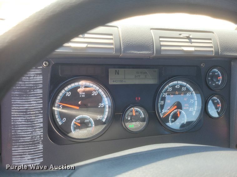 image for item DR4849 2017 Freightliner  Cascadia 113 semi truck