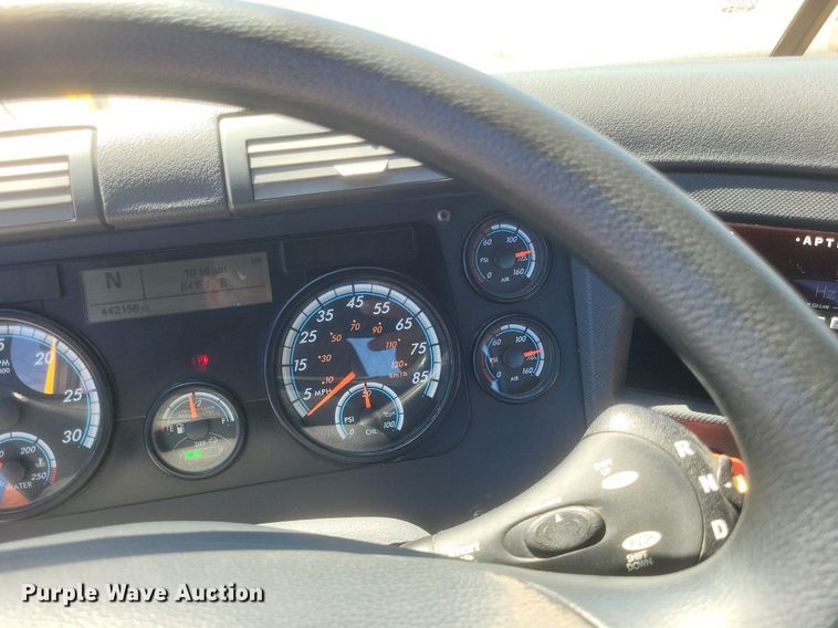 image for item DR4849 2017 Freightliner  Cascadia 113 semi truck