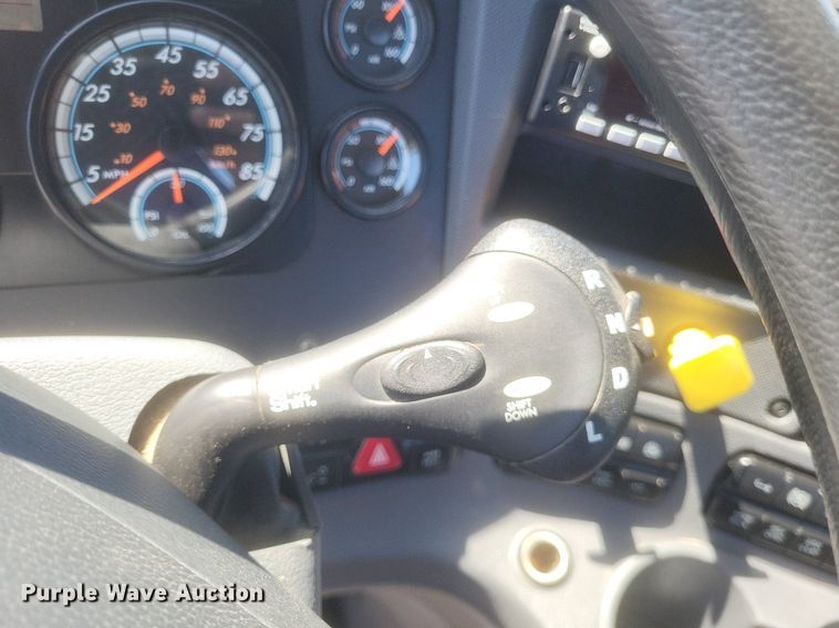 image for item DR4849 2017 Freightliner  Cascadia 113 semi truck