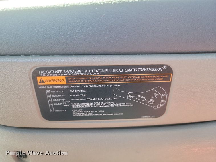 image for item DR4849 2017 Freightliner  Cascadia 113 semi truck