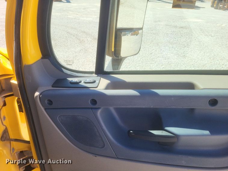 image for item DR4849 2017 Freightliner  Cascadia 113 semi truck