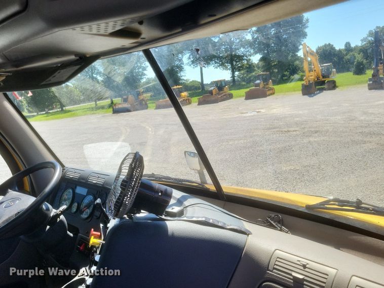 image for item DR4849 2017 Freightliner  Cascadia 113 semi truck