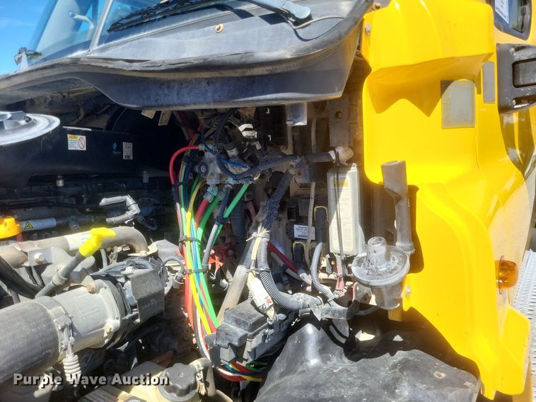 image for item DR4849 2017 Freightliner  Cascadia 113 semi truck