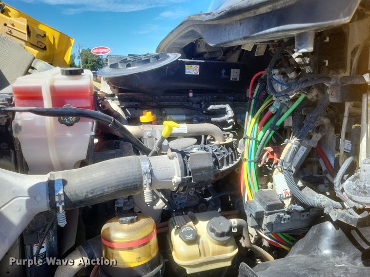 image for item DR4849 2017 Freightliner  Cascadia 113 semi truck