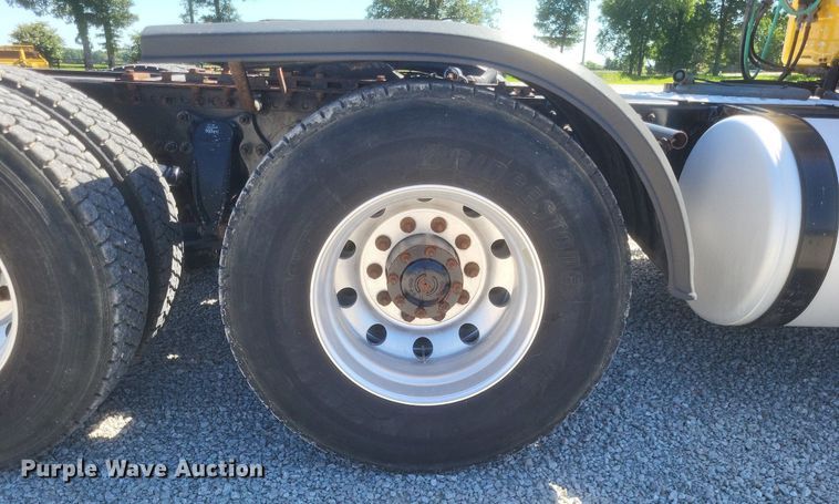 image for item DR4849 2017 Freightliner  Cascadia 113 semi truck