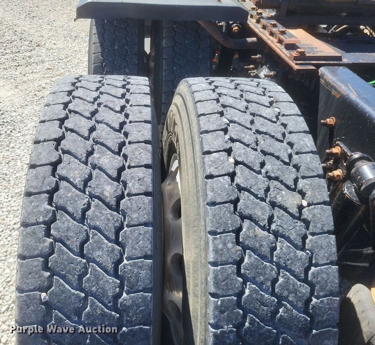 image for item DR4849 2017 Freightliner  Cascadia 113 semi truck