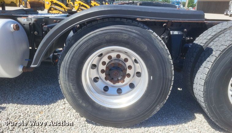 image for item DR4849 2017 Freightliner  Cascadia 113 semi truck