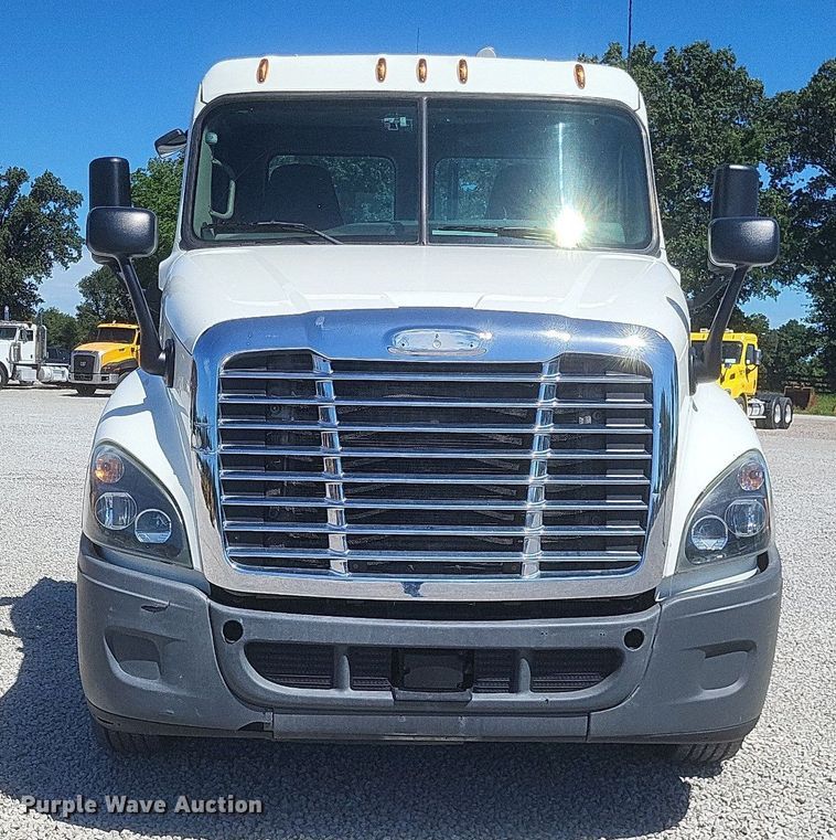 image for item DR4850 2016 Freightliner  Cascadia 125 Evolution  semi truck