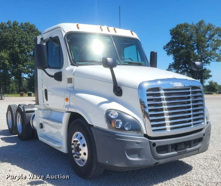 image for item DR4850 2016 Freightliner  Cascadia 125 Evolution  semi truck