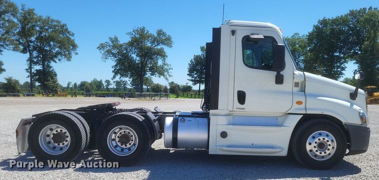 image for item DR4850 2016 Freightliner  Cascadia 125 Evolution  semi truck