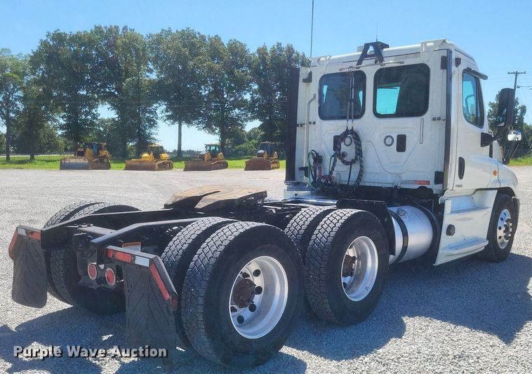 image for item DR4850 2016 Freightliner  Cascadia 125 Evolution  semi truck