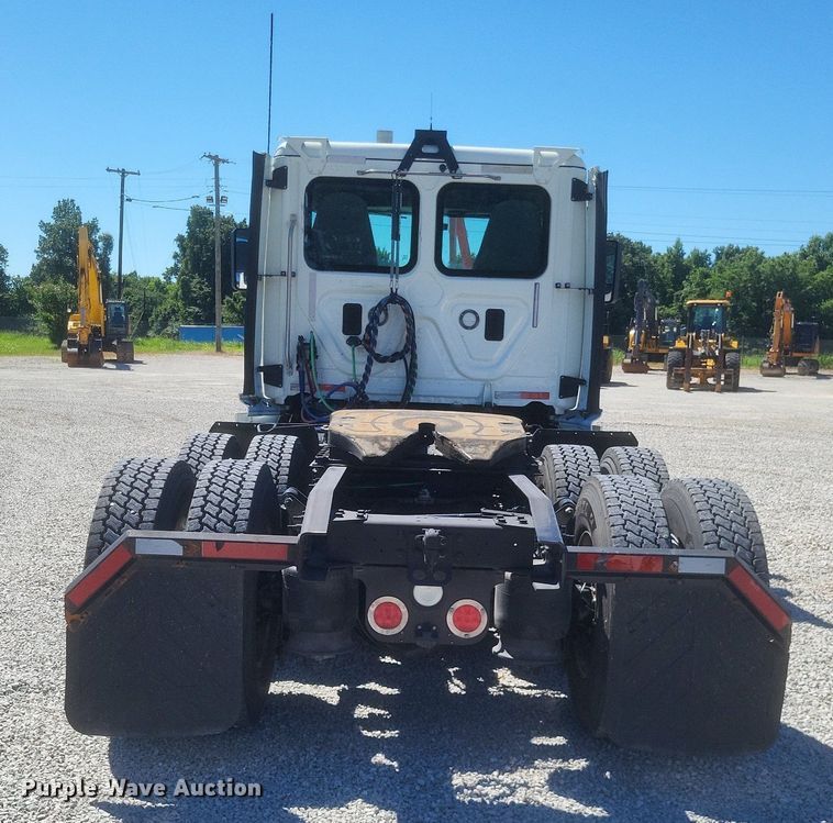 image for item DR4850 2016 Freightliner  Cascadia 125 Evolution  semi truck