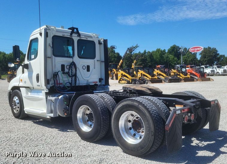 image for item DR4850 2016 Freightliner  Cascadia 125 Evolution  semi truck