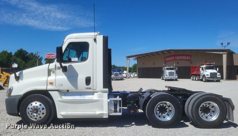 image for item DR4850 2016 Freightliner  Cascadia 125 Evolution  semi truck