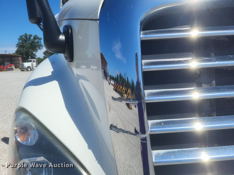 image for item DR4850 2016 Freightliner  Cascadia 125 Evolution  semi truck