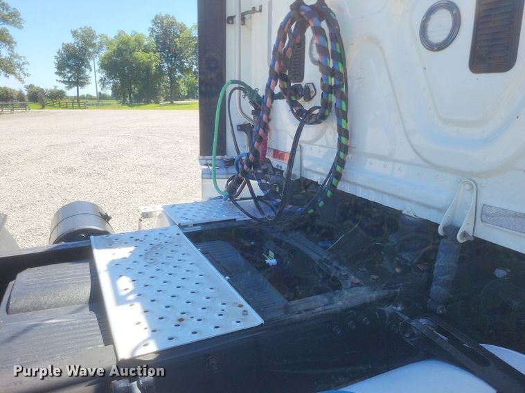 image for item DR4850 2016 Freightliner  Cascadia 125 Evolution  semi truck