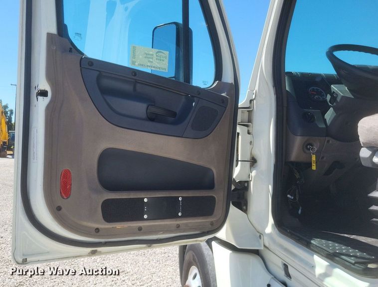 image for item DR4850 2016 Freightliner  Cascadia 125 Evolution  semi truck