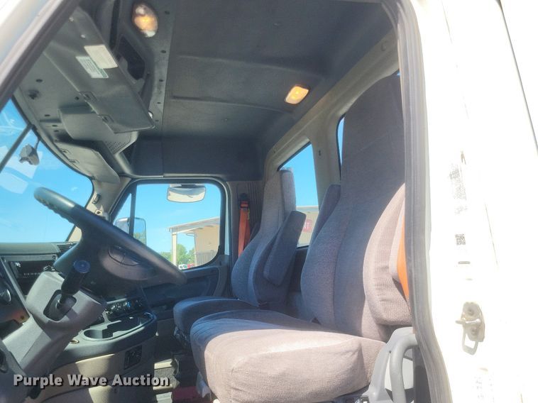 image for item DR4850 2016 Freightliner  Cascadia 125 Evolution  semi truck