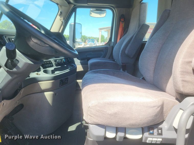 image for item DR4850 2016 Freightliner  Cascadia 125 Evolution  semi truck