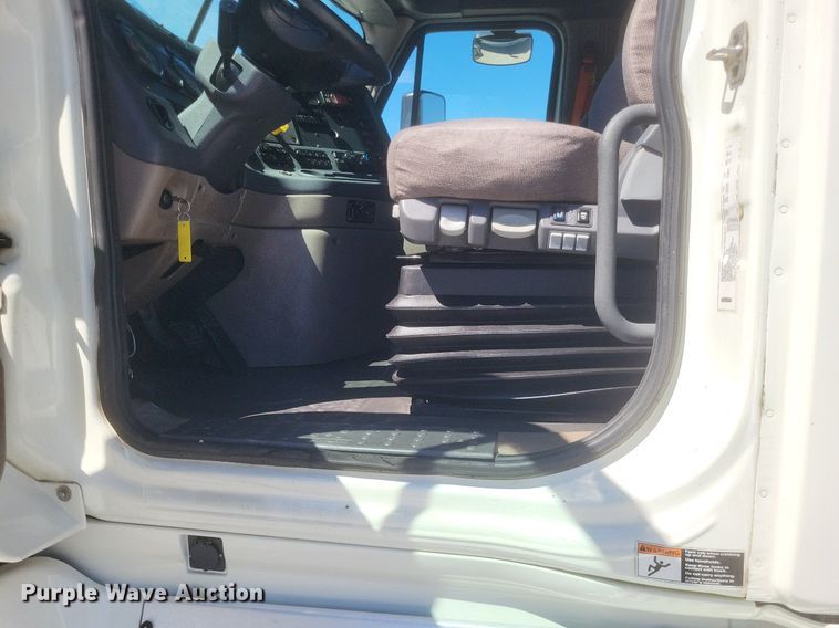 image for item DR4850 2016 Freightliner  Cascadia 125 Evolution  semi truck