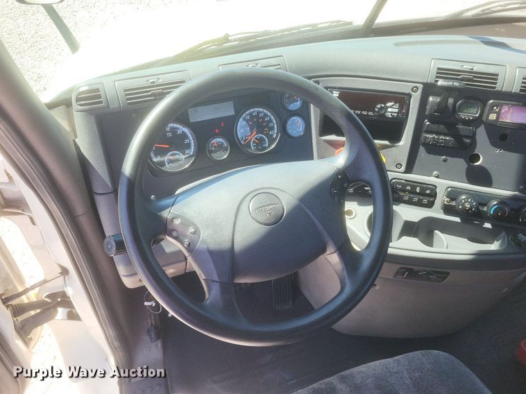 image for item DR4850 2016 Freightliner  Cascadia 125 Evolution  semi truck