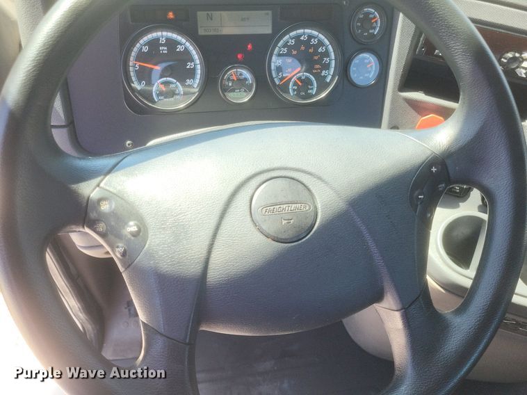 image for item DR4850 2016 Freightliner  Cascadia 125 Evolution  semi truck