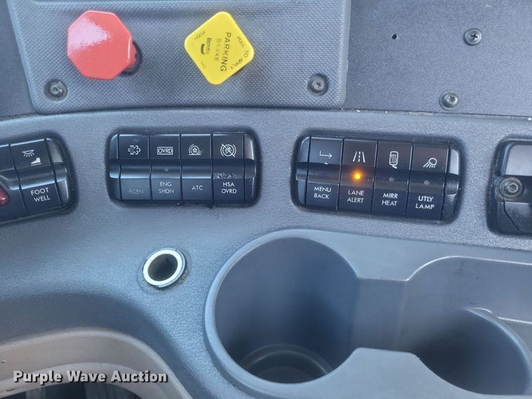 image for item DR4850 2016 Freightliner  Cascadia 125 Evolution  semi truck