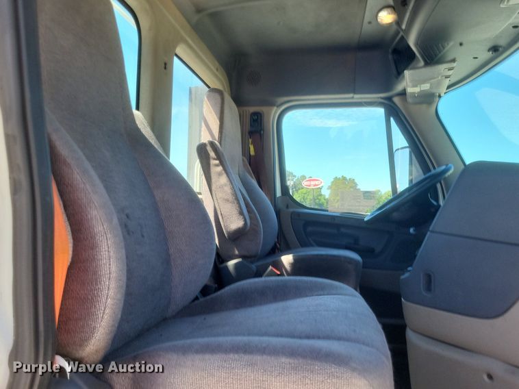 image for item DR4850 2016 Freightliner  Cascadia 125 Evolution  semi truck