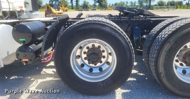 image for item DR4850 2016 Freightliner  Cascadia 125 Evolution  semi truck