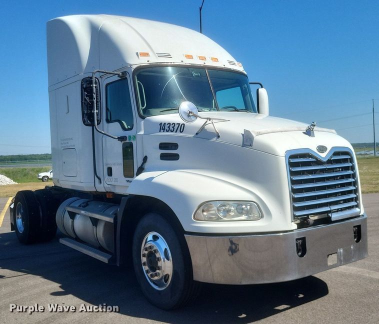 image for item DR4853 2005 Mack CX612 semi truck