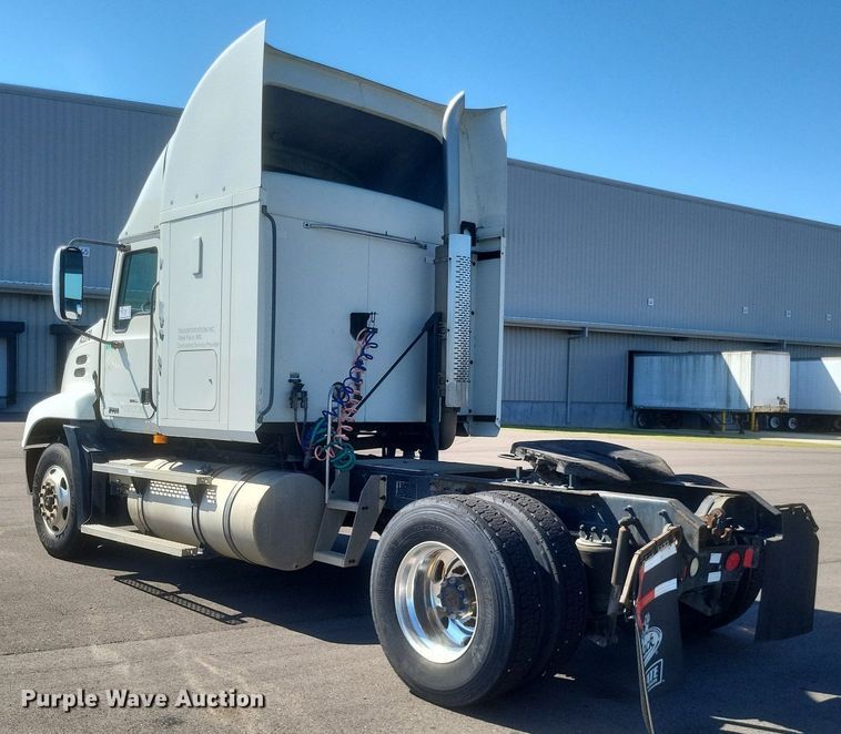 image for item DR4853 2005 Mack CX612 semi truck