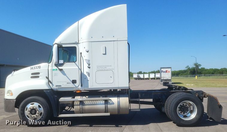 image for item DR4853 2005 Mack CX612 semi truck