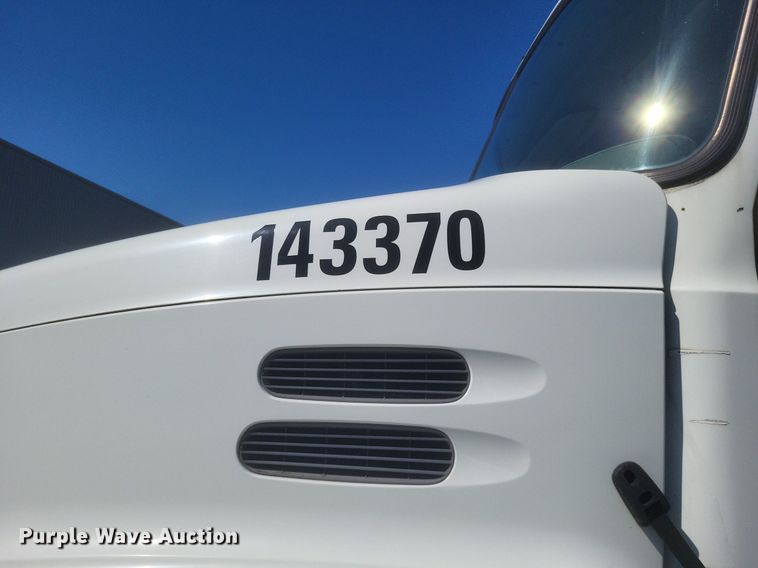 image for item DR4853 2005 Mack CX612 semi truck