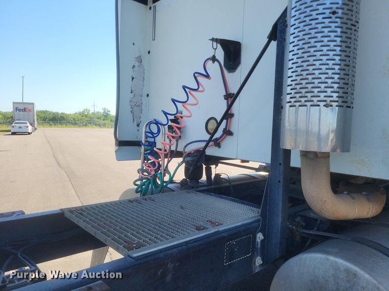 image for item DR4853 2005 Mack CX612 semi truck