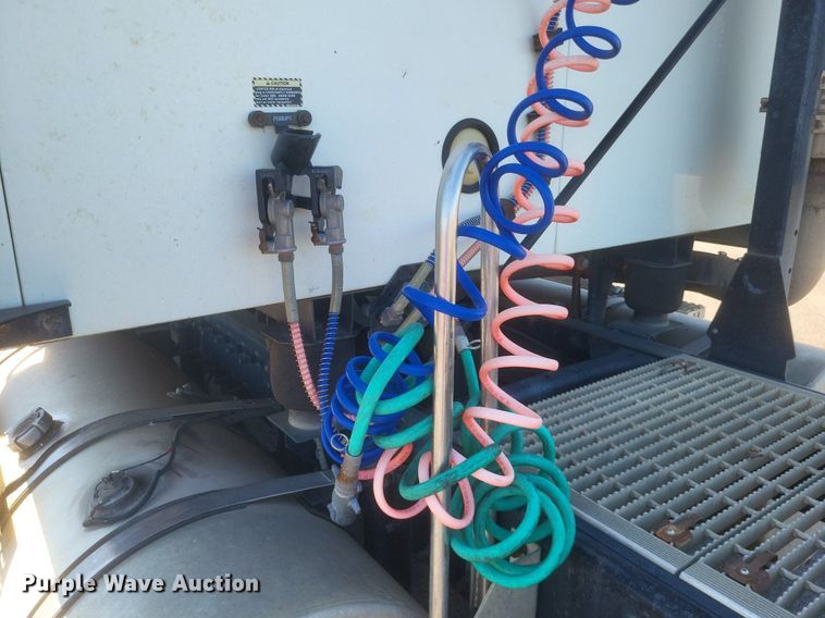 image for item DR4853 2005 Mack CX612 semi truck