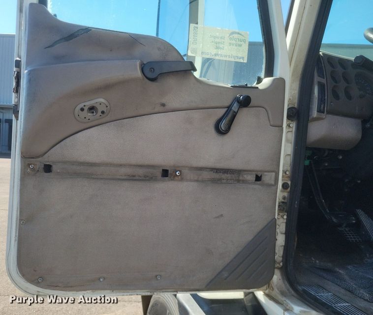 image for item DR4853 2005 Mack CX612 semi truck